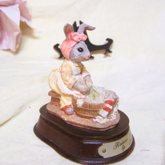 VTG 1989 REBECCA RABBIT BY LEONARDO, ITEM# LN-01 - Picture 1 of 4
